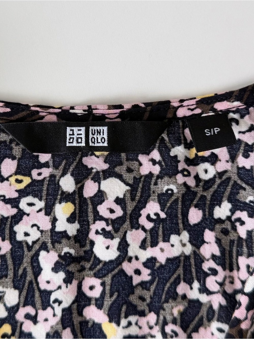 Uniqlo Rayon Floral Midi Dress Black Pink Tie Waist V Neck Button Front Small - Picture 15 of 16